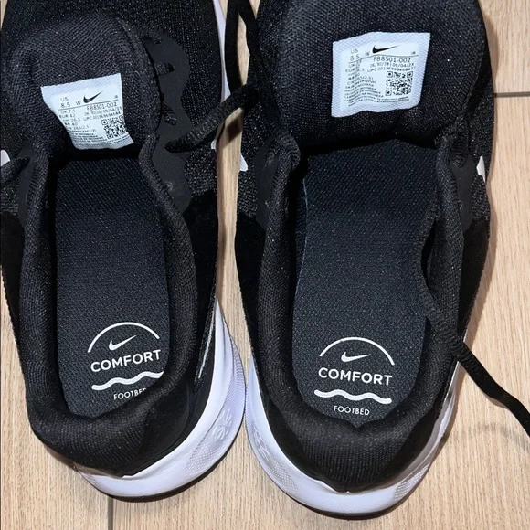 NWT - Nike Revolution 8.5 Wide Black and White Running Shoes - Picture 9 of 12